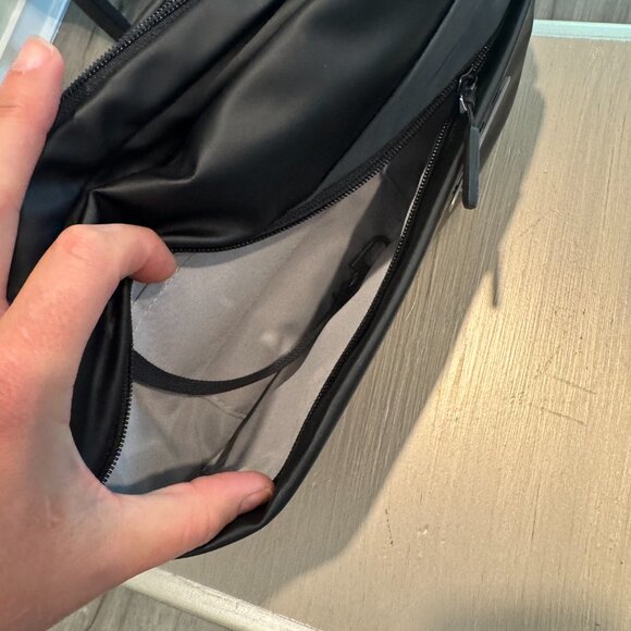 Sleek Black Men's Crossbody Bag - Picture 10 of 11